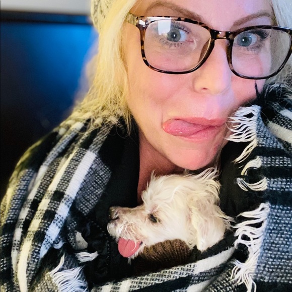 Meet your Posher, Tara - Picture 1 of 8